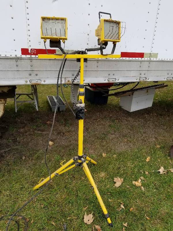 lot 110 image: Adjustable WorkShop Light
