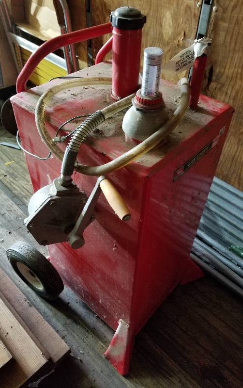 lot 120 image: Handy Gas Caddy Metal, 30 Gallon