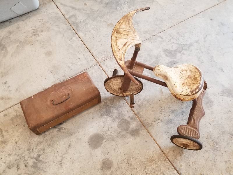 lot 60 image: Lot - Vintage Metal 1930s Art Deco StreamLine Childs Velocipede Trike & Metal Tackle Box