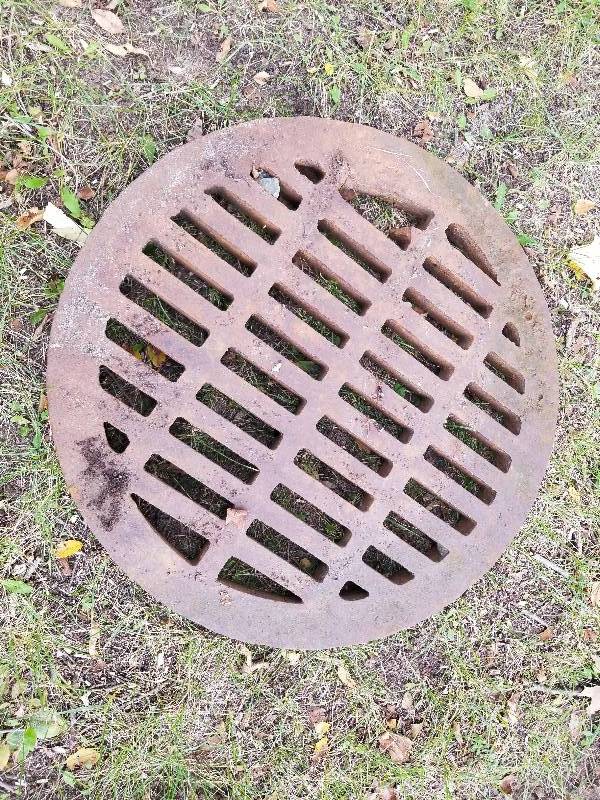 lot 33 image: Metal Manhole GrateCover, 25r