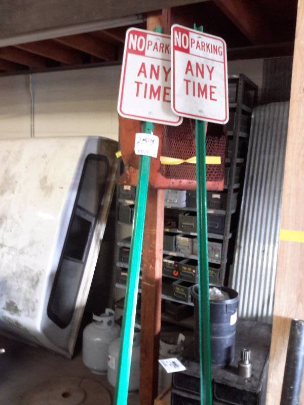 lot 259 image: 2- NO PARKING signs
