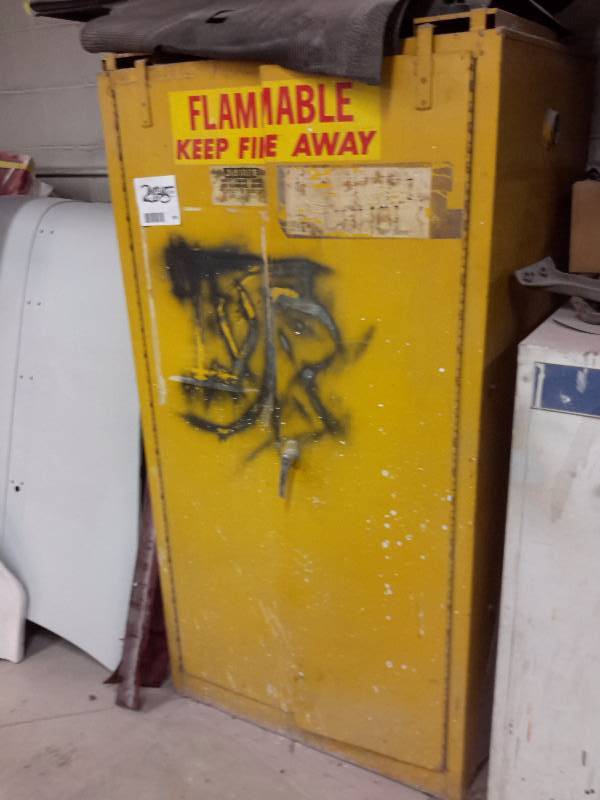 lot 265 image: Flammable  Items storage cabinet