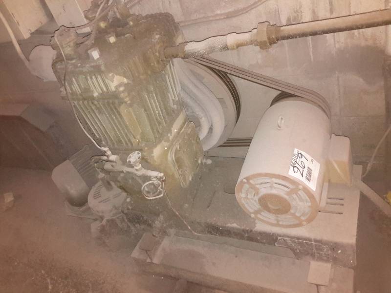 lot 269 image: Air Compressor 10 hp 3 phase -separate Tank included