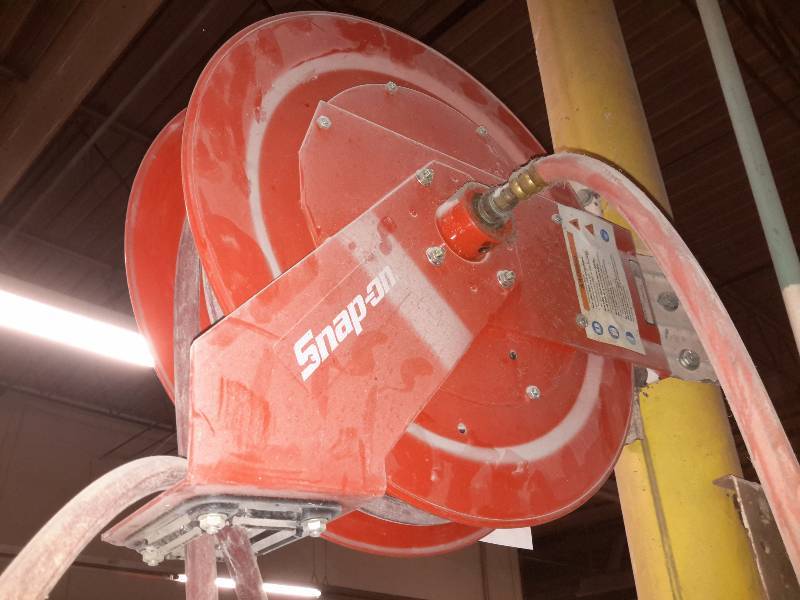 lot 324 image: Snap On Hose Reel
