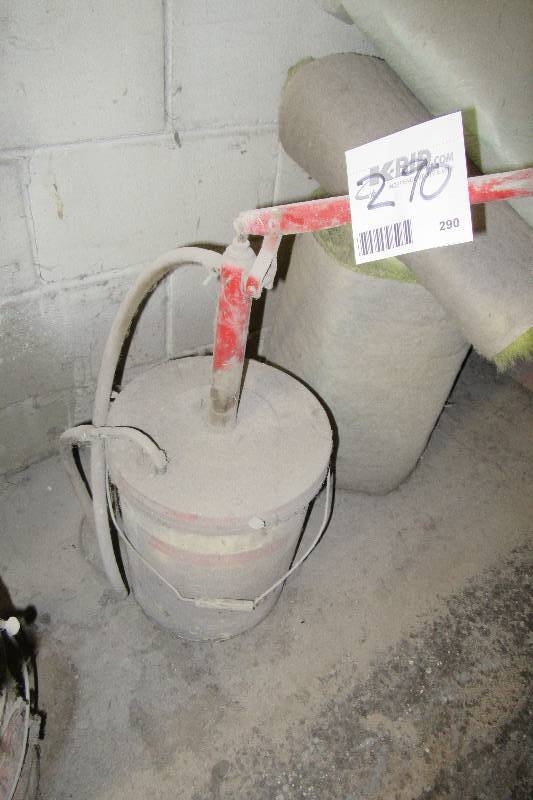 lot 290 image: Gear Lube Pump for 5 gallon Container