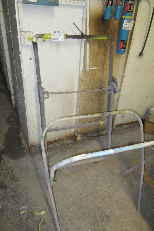 lot 292 image: Parts Benches -2