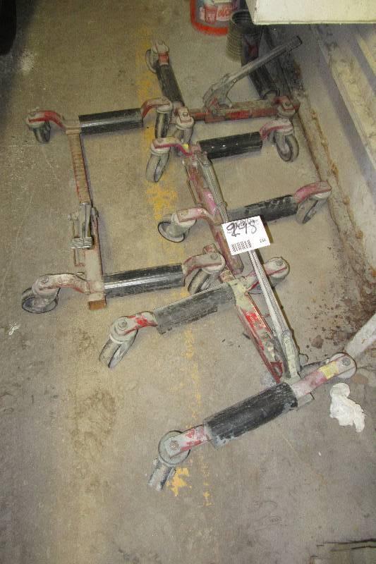 lot 298 image: 4- Go Jacks