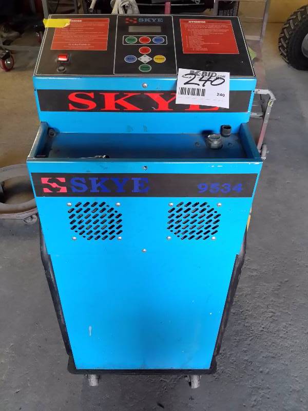 lot 240 image: Skye Model 9534 made 2006 AC recovery unit