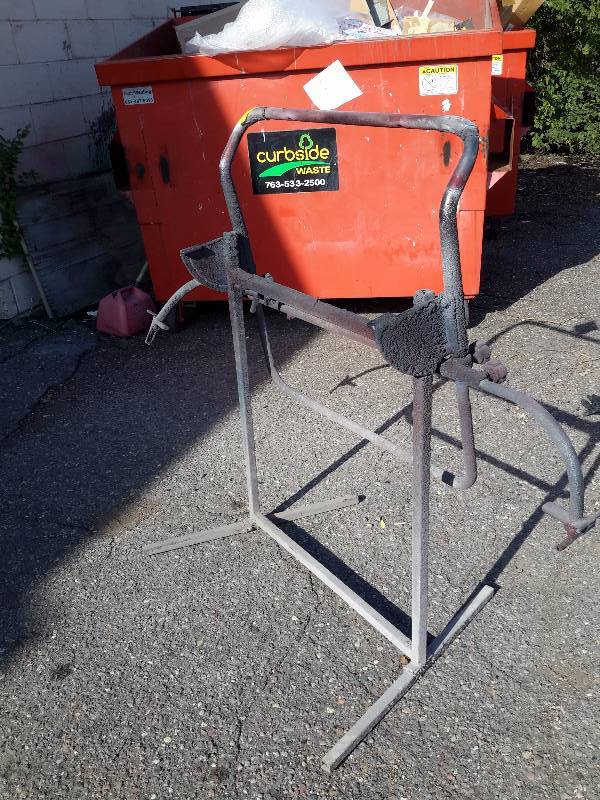 lot 252 image: Body shop Work Support Stand