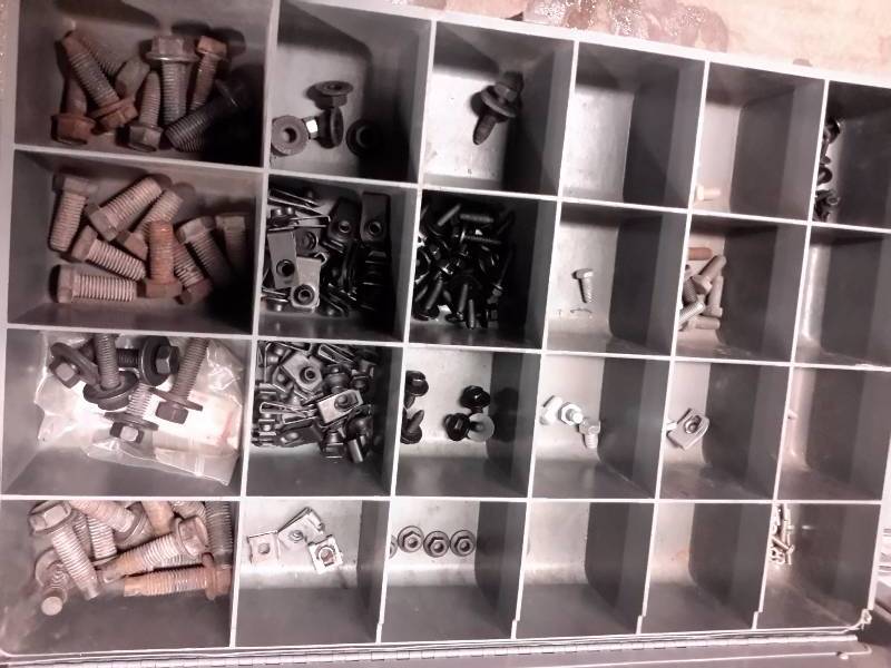 lot 304 image: 4 Drawer Fastener Cabinet