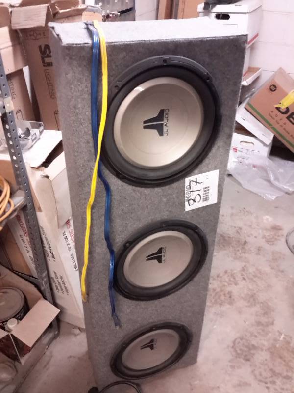 lot 317 image: Triple 12 inch Subwoofers w Box