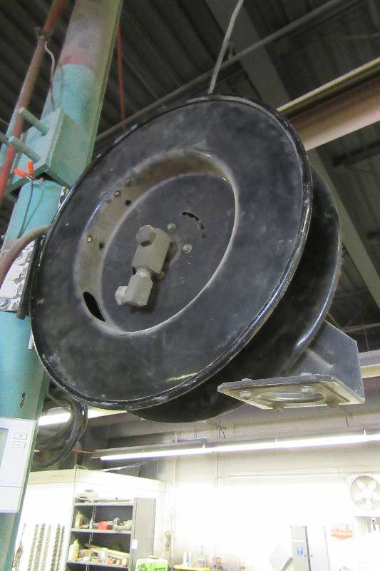 lot 322 image: Hose Reel.. No manufacturer shown