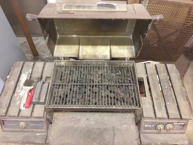 lot 1730 image: Turco Gas Grill