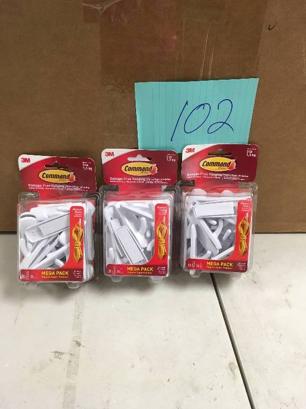 lot 102 image: Lot of Command Utility Hooks, total 3 packs