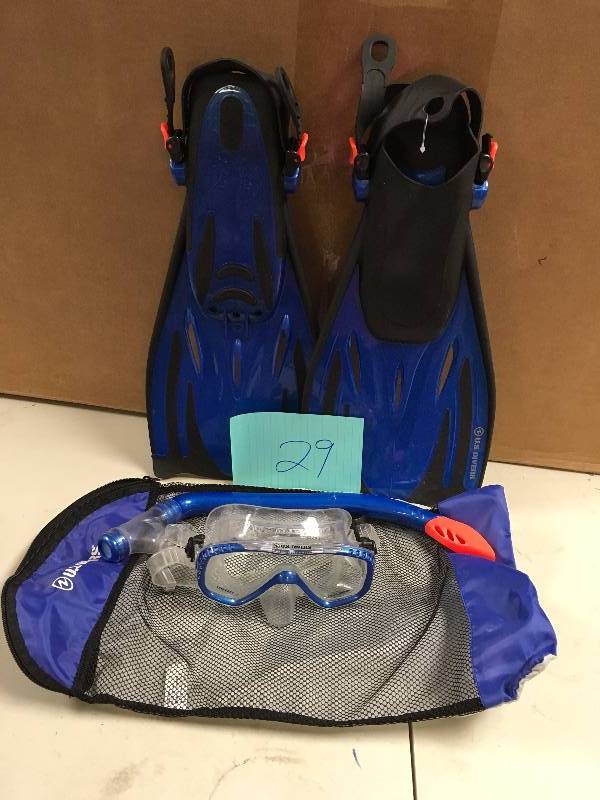 lot 29 image: Snorkle google  deep sea diving kit