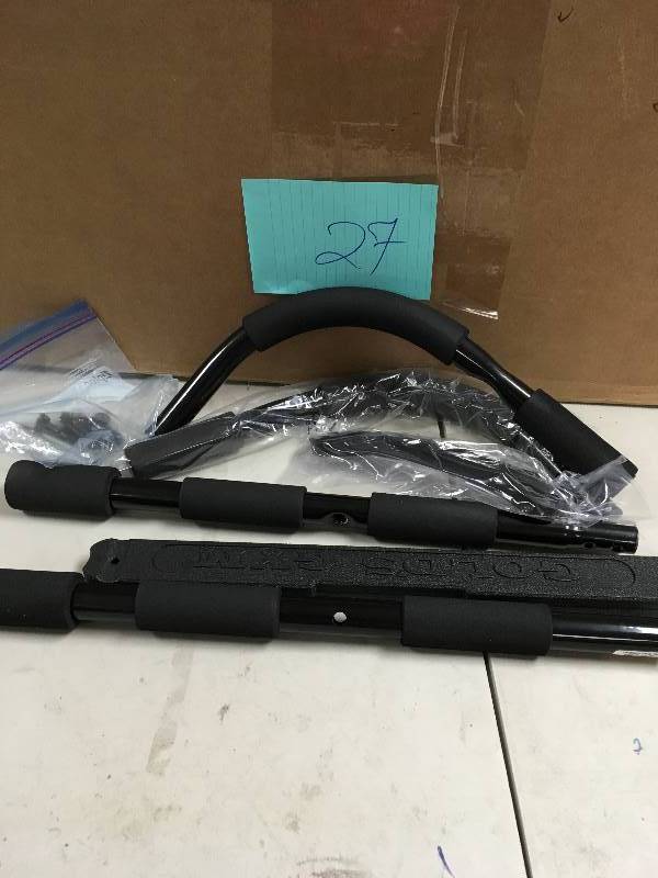 lot 27 image: Golds Gym 5-In-1 Door Gym Trainer, Black in box