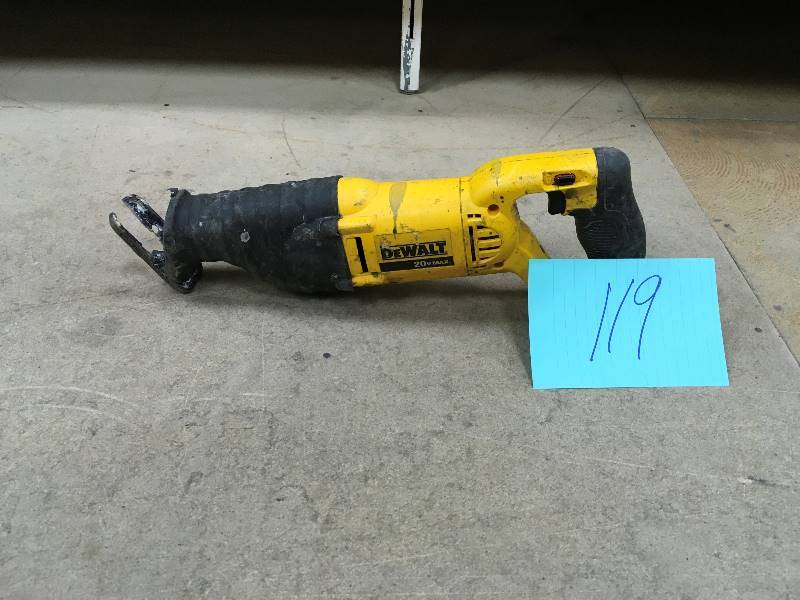 lot 119 image: DEWALT 20-Volt Max Lithium-Ion Cordless Reciprocating Saw (Tool-Only) used good working condition