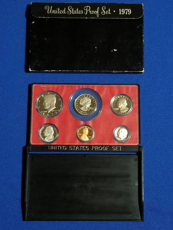 lot 24 image: 1979 US Mint Proof Set - 1st year of Susan B Anthony Dollars