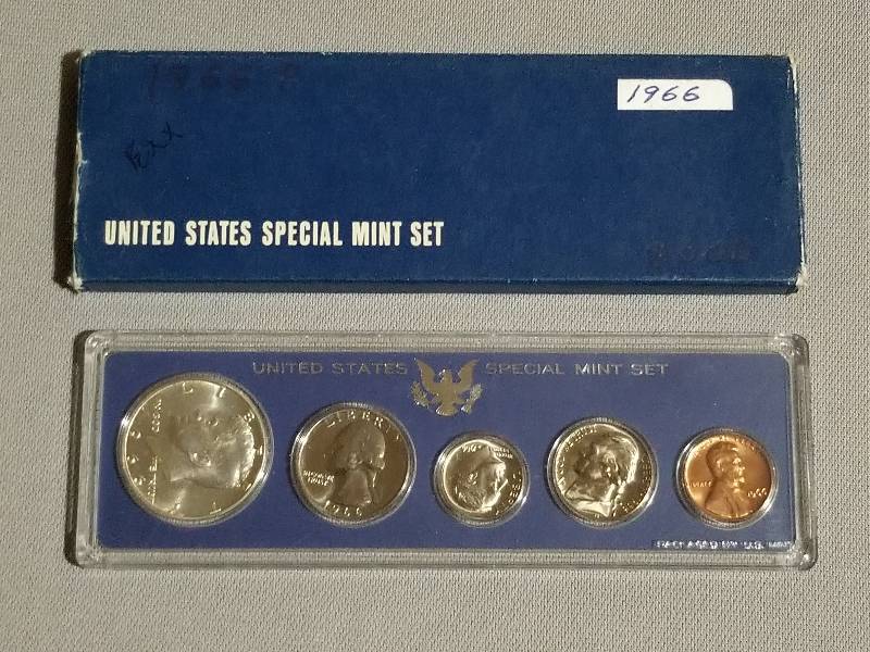 lot 56 image: 1966 US Mint Special Mint Set