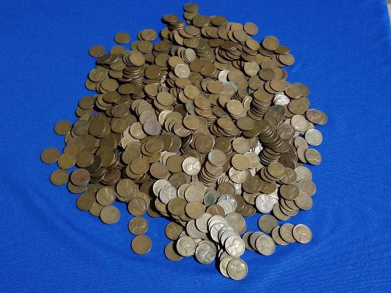 lot 66 image: 300 Lincoln Wheat Pennies, Various Dates