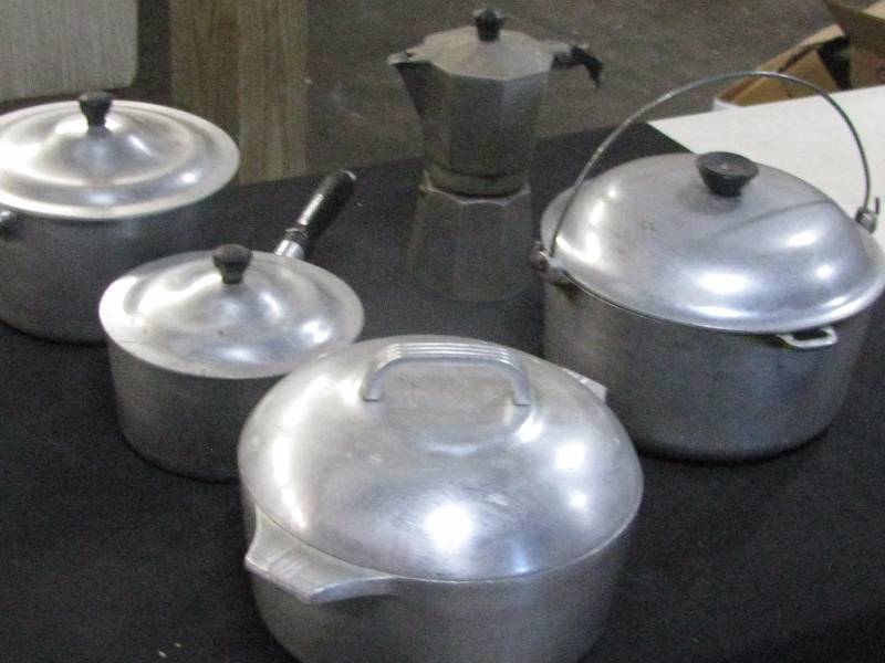 lot 10 image: Pots & Kettles
