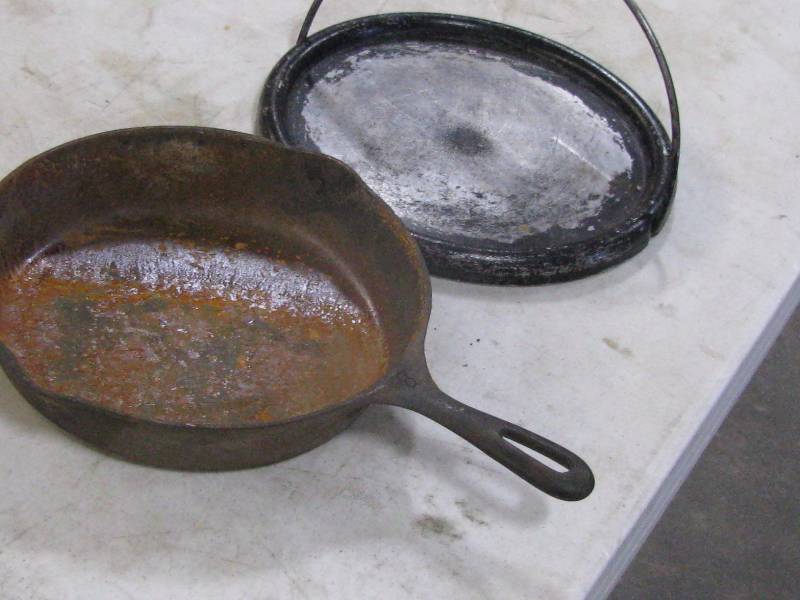 lot 11 image: Griddle & Cast Iron Skillet