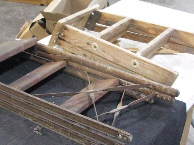lot 12 image: Step Stools