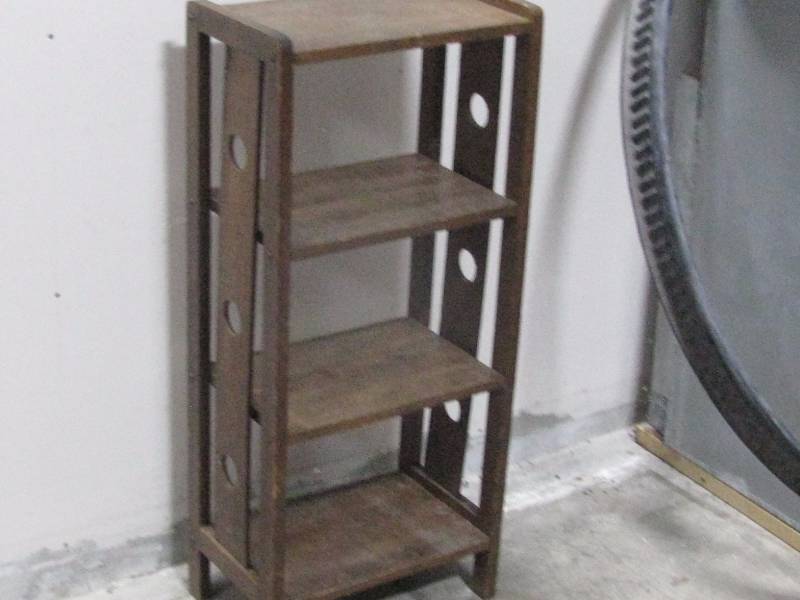 lot 17 image: Book Shelf
