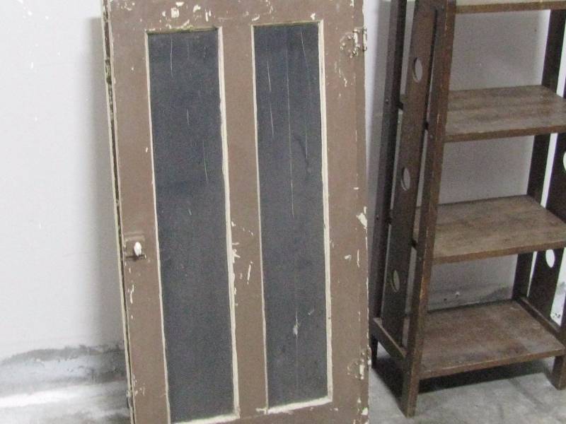 lot 18 image: Cupboard Doors