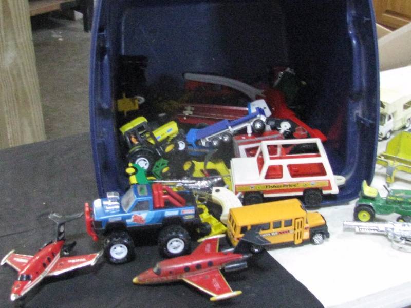 lot 28 image: Lot of Misc Toys