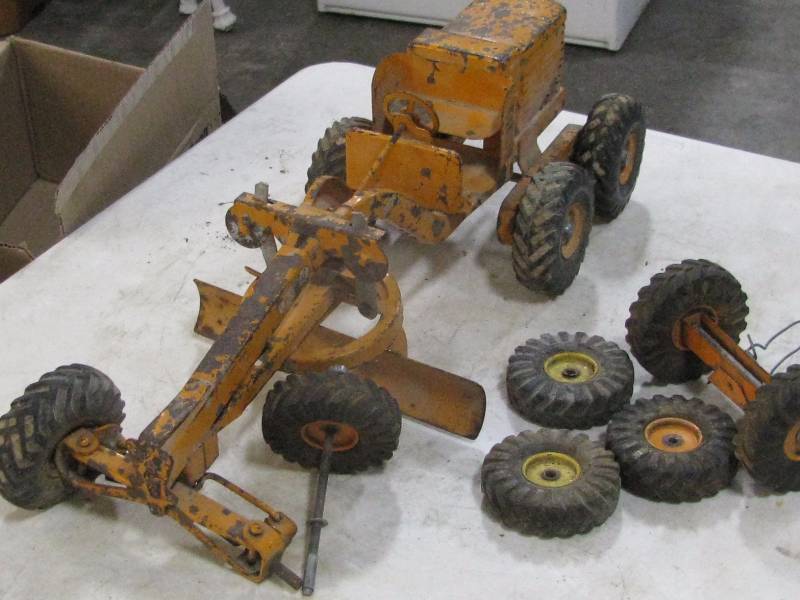lot 40 image: Toy Adams Road Grader