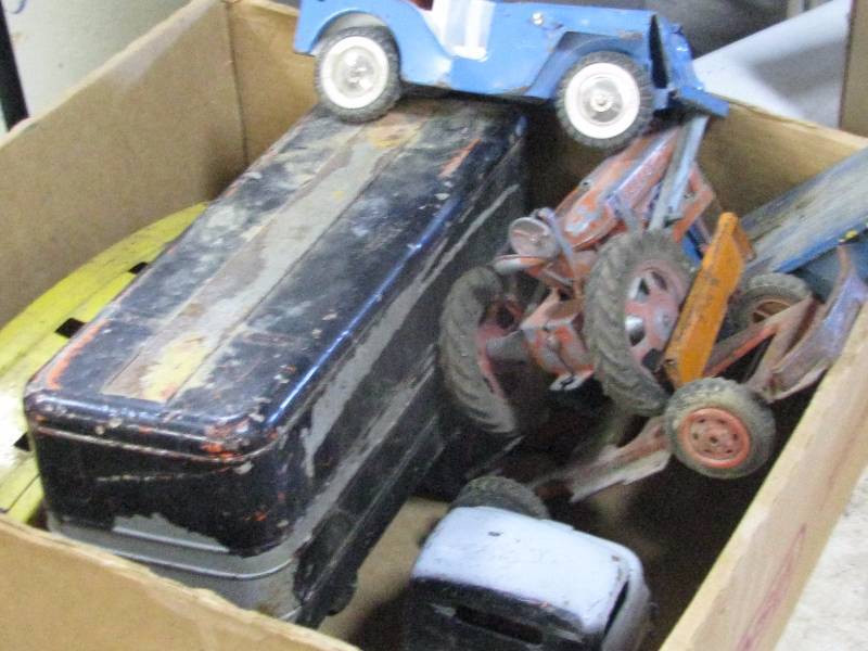 lot 41 image: Misc Pressed Metal Toys