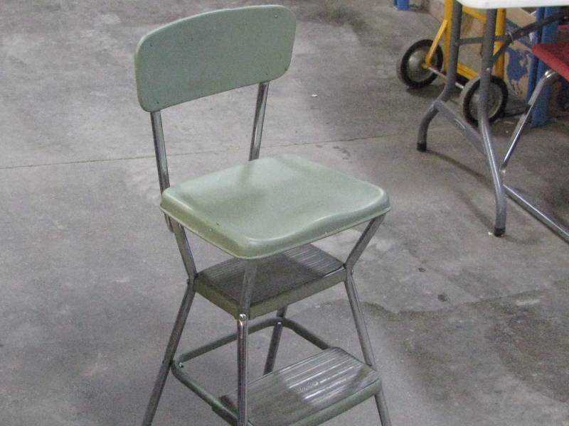 lot 44 image: Cosco Stool