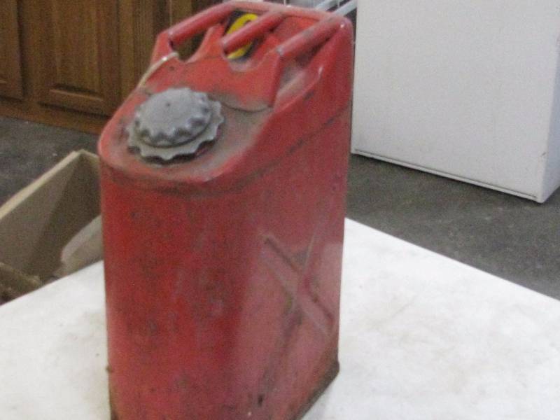 lot 49 image: Military 5gl Gas Can
