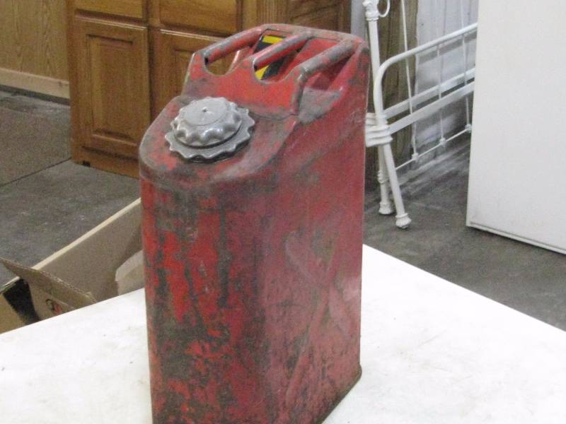 lot 50 image: Military 5gl Gas Can