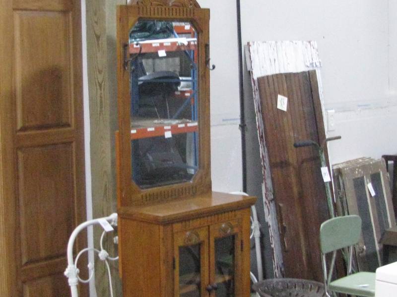 lot 61 image: China Cabinet