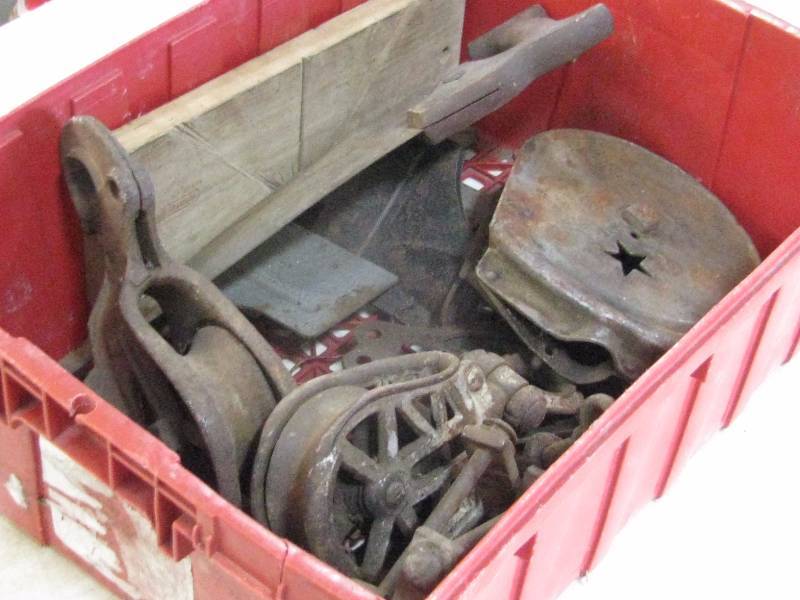 lot 78 image: Saw & Pulleys