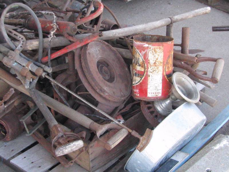 lot 83 image: Barn Find Lot