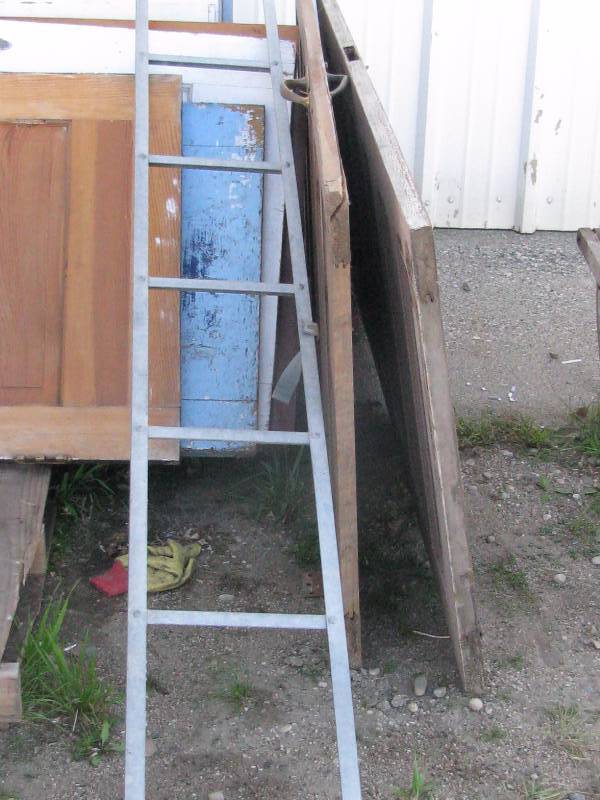 lot 87 image: Metal Ladder