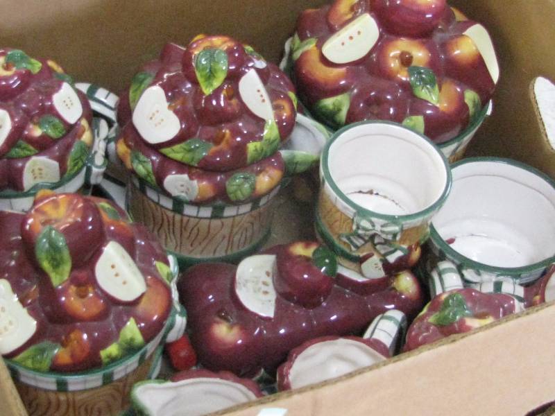 lot 111 image: Apple Set