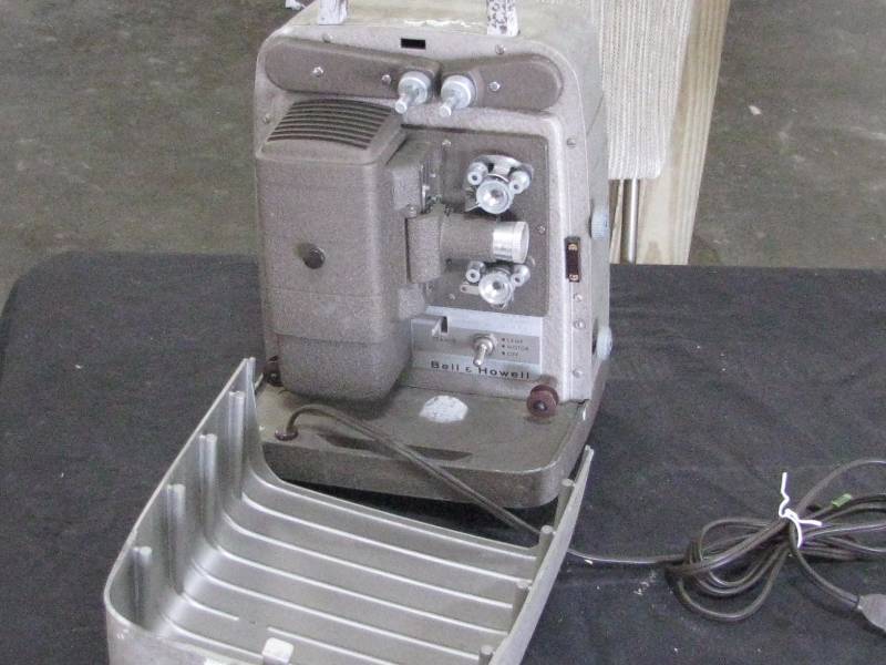 lot 115 image: Bell & Howell Projector