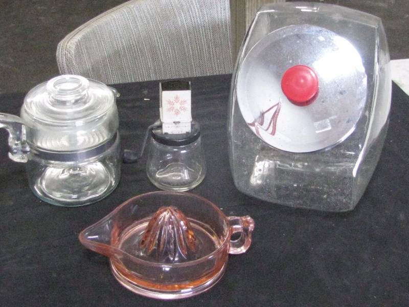 lot 117 image: Kitchen Items