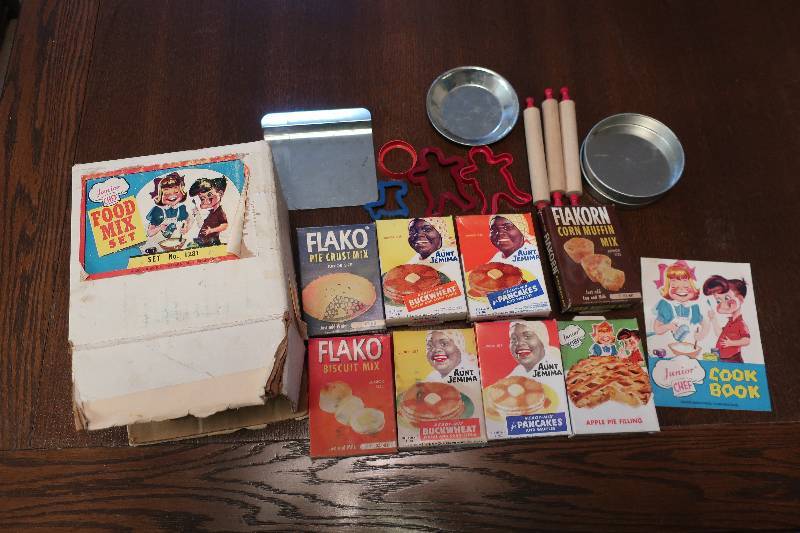 VINTAGE JUNIOR CHEF SET IN BOX
