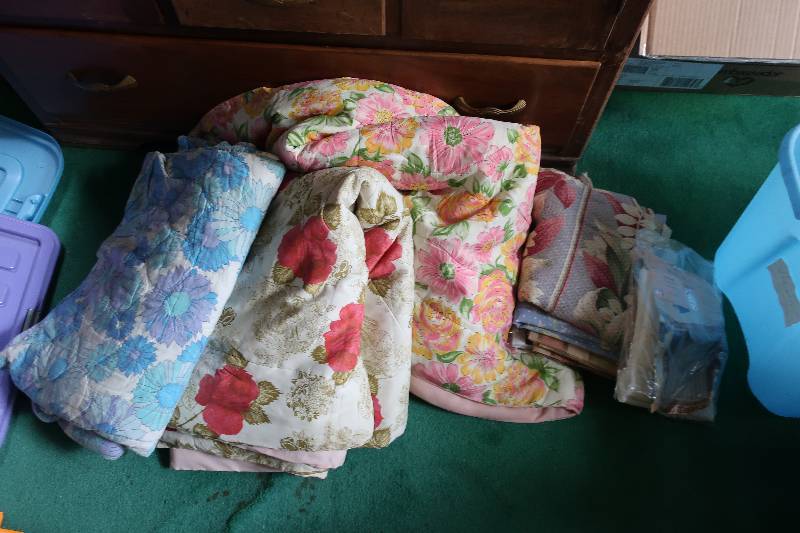 TOTE OF BLANKETS AND CURTAINS