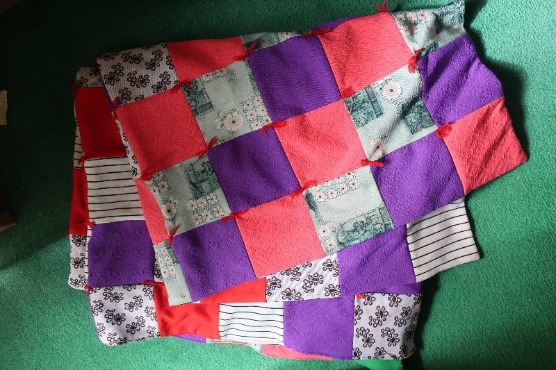 TOTE OF AFGHANS, QUILTS AND PILLOWS