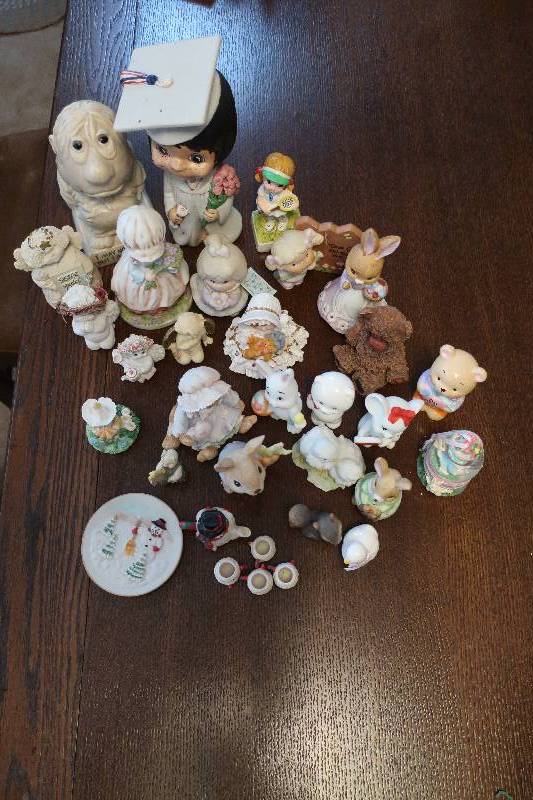 LOT OF FIGURINES