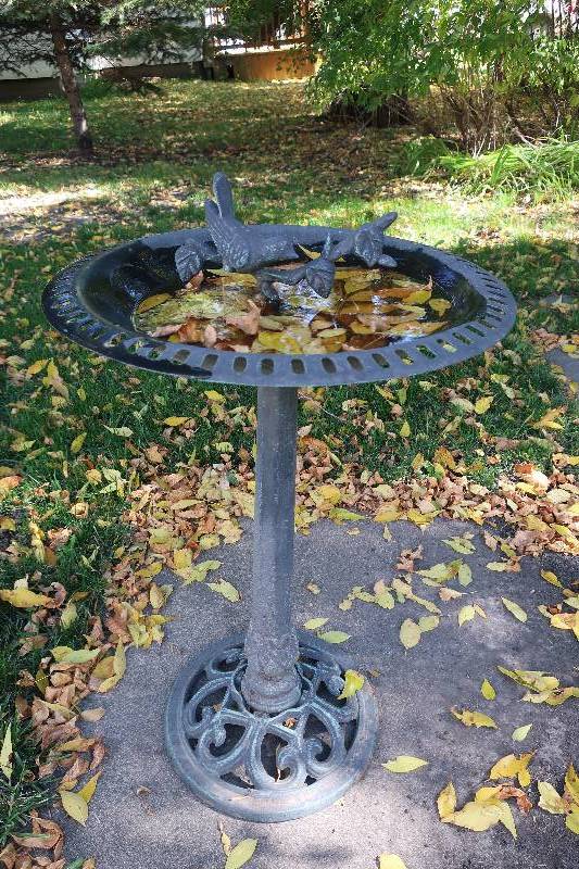 VINTAGE METAL BIRD BATH