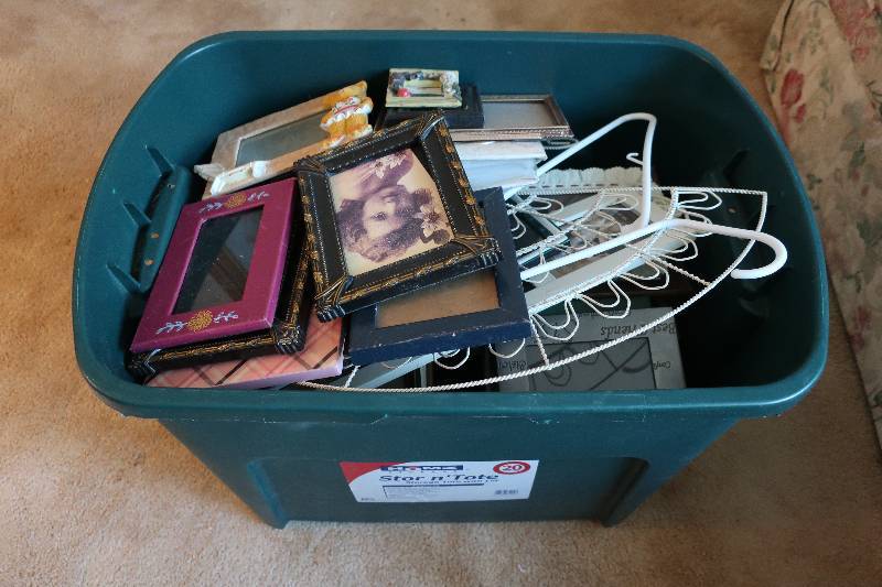 TOTE FULL OF PICTURE FRAMES