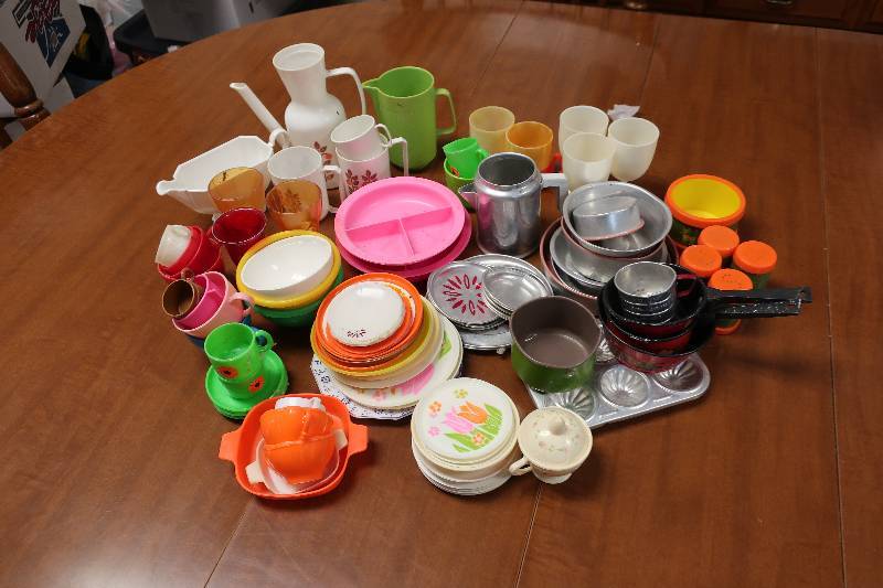 VINTAGE TOY KITCHEN WARES