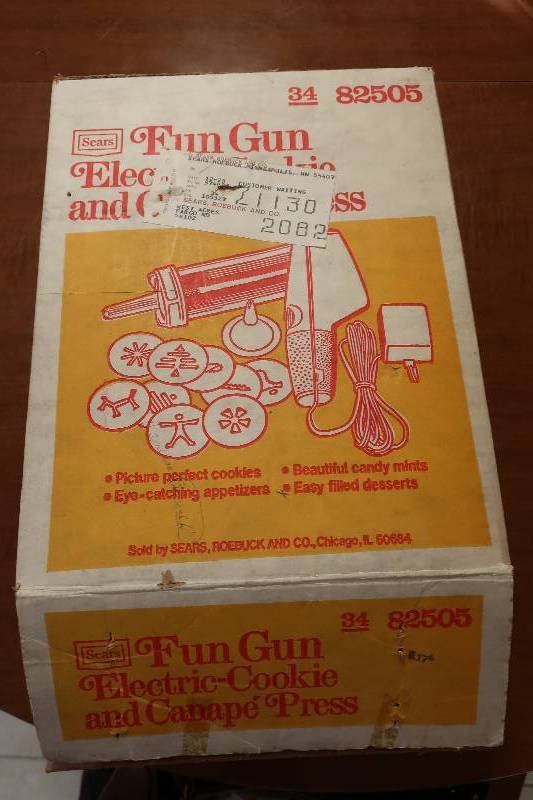 VINTAGE COOKIE PRESS, IN ORIGINAL BOX WITH INSTRUCTIONS